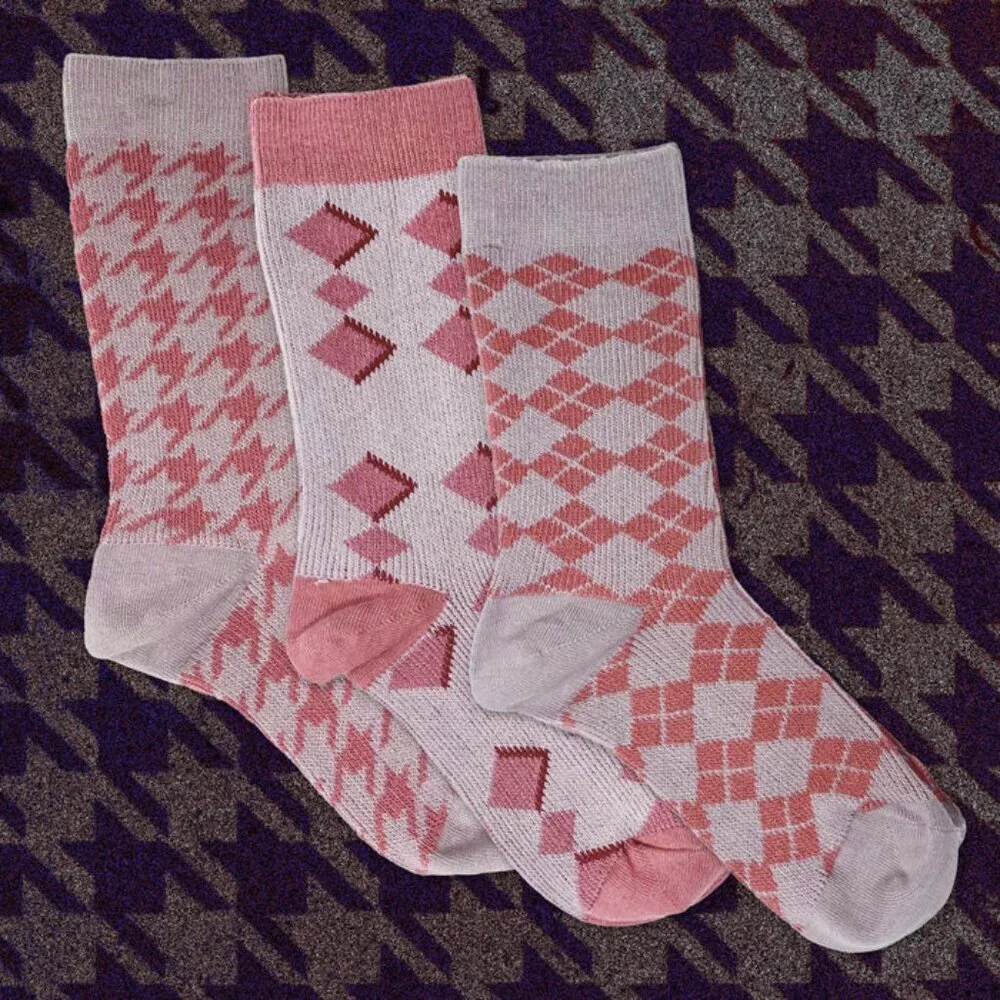 NWT Charley Pink and Gray Houndstooth Crew Socks